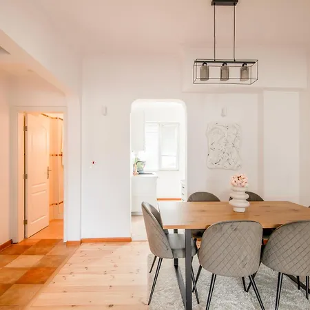 Apartamento A Luxurious 2 Bedroom In Center