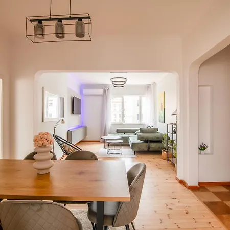Апартамент A Luxurious 2 Bedroom In Center