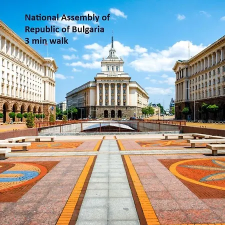 A Luxurious 2 Bedroom In Center Апартамент София