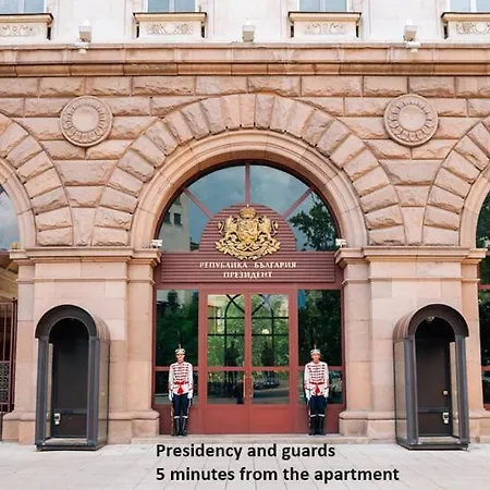 A Luxurious 2 Bedroom In Center