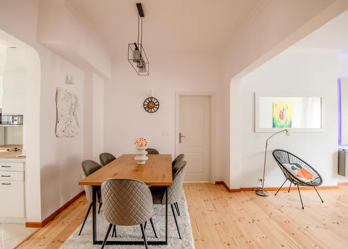 A Luxurious 2 Bedroom In Center