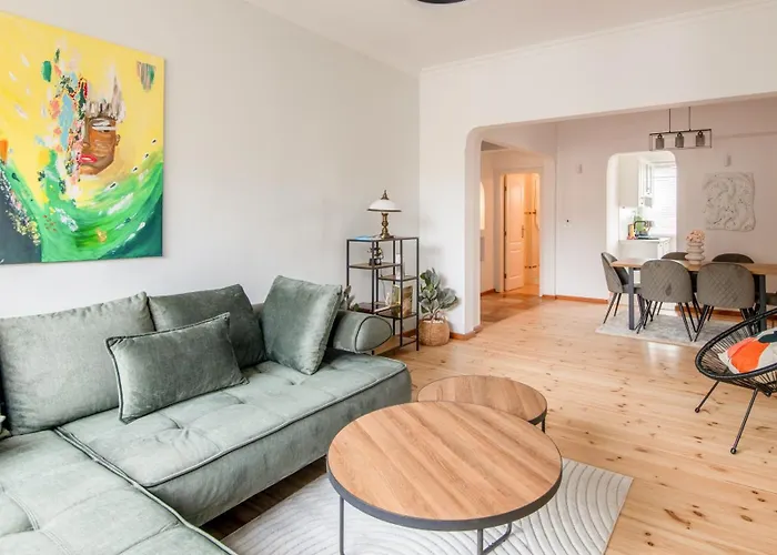 A Luxurious 2 Bedroom In Center דירה סופיה