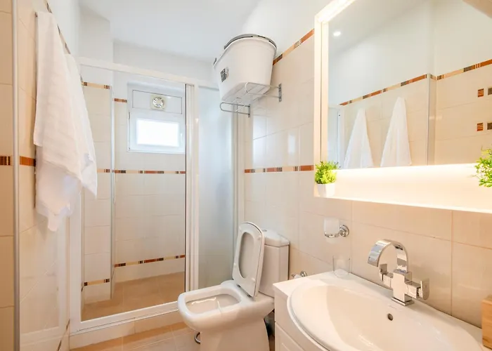 דירה A Luxurious 2 Bedroom In Center סופיה