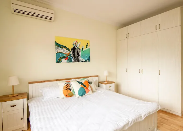 A Luxurious 2 Bedroom In Center アパート